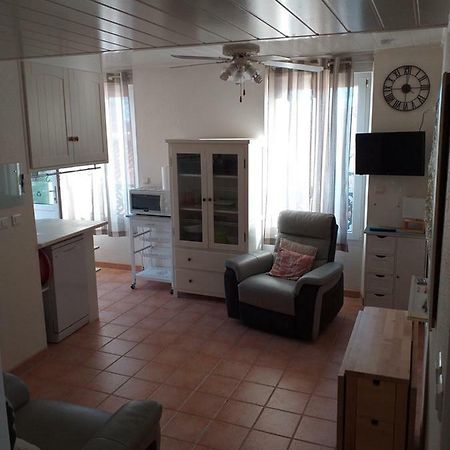 Appartement F2 tout équipé avec terrasse - 66 Salses le Chateau Esterno foto