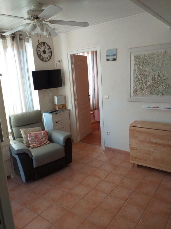 Appartement F2 tout équipé avec terrasse - 66 Salses le Chateau Esterno foto