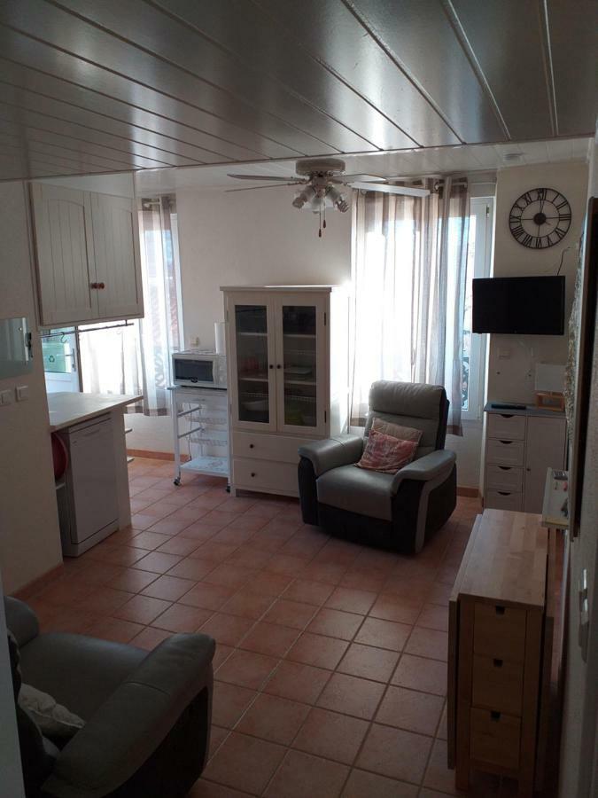 Appartement F2 tout équipé avec terrasse - 66 Salses le Chateau Esterno foto